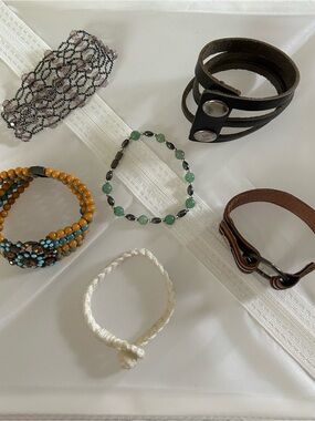 6 Random bracelets- various sizes 2 /leather and 2/stretch